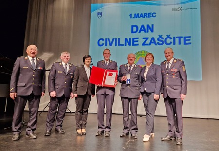 Dan civilne zaščite županja z nagrajenci in predstavniki GZ Metlika